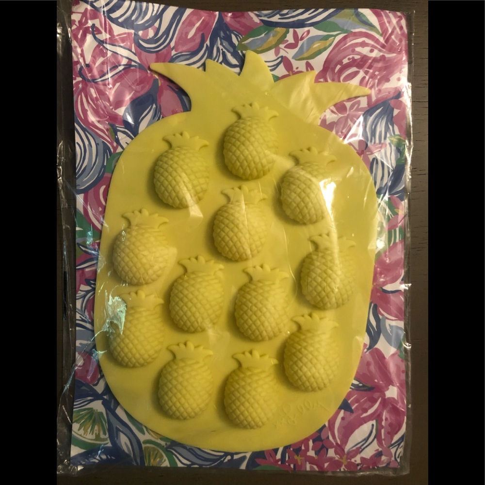 NWT Lilly Pulitzer silicone pineapple ice tray
